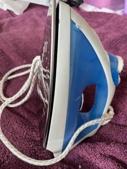 Photo of free Small steam iron (Littlehampton, BN17) #4
