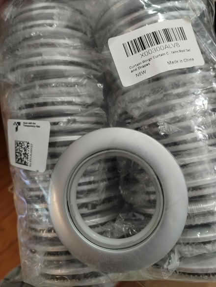 Photo of free Curtain rings (Riverdale) #3