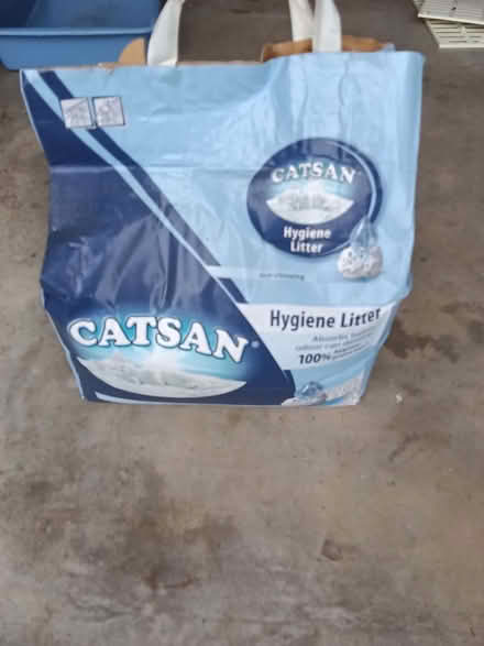 Photo of free Bag Of Cat Litter (Waterlooville PO8) #1