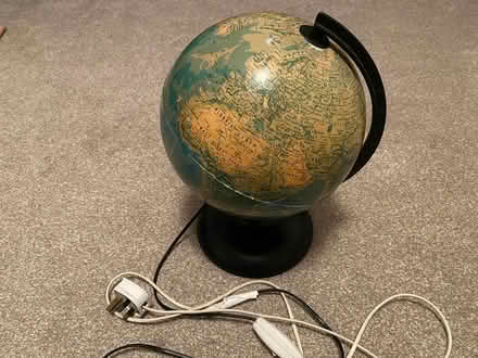 Photo of free Illuminating Globe (Eaglesham, G76) #1