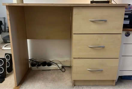 Photo of free Desk with drawers (Somers town NW1) #1