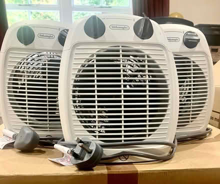 Photo of free De'Longhi HVA3220 Upright Portable Fan Heater (Howtown, Ullswater CA10) #2
