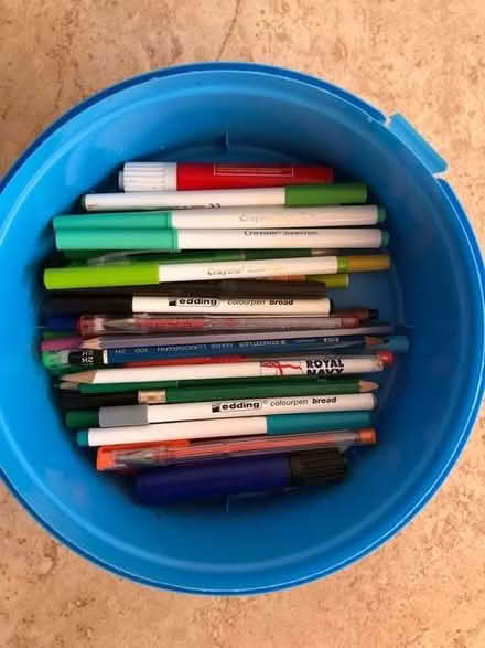 Photo of free pencils, gel pens, felt tips (Rowlands Castle PO9) #1