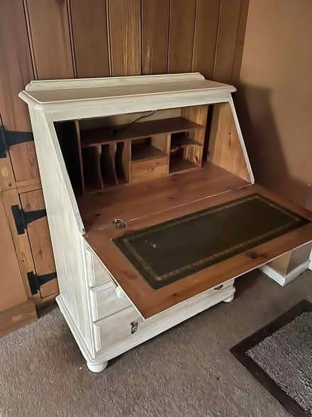Photo of free Pine Bureau (Stockgrove LU7) #2