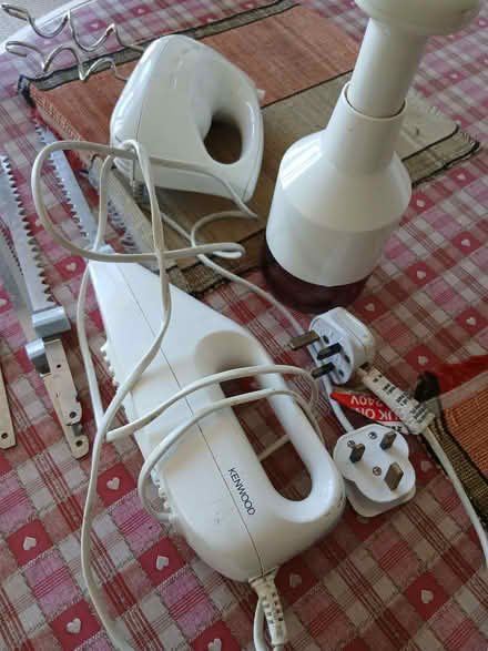 Photo of free Electric whisk and knife (Lea Cross SY5) #1