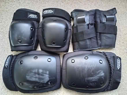 Photo of free Skating Pad Set (wolverhampton (WV10)) #1