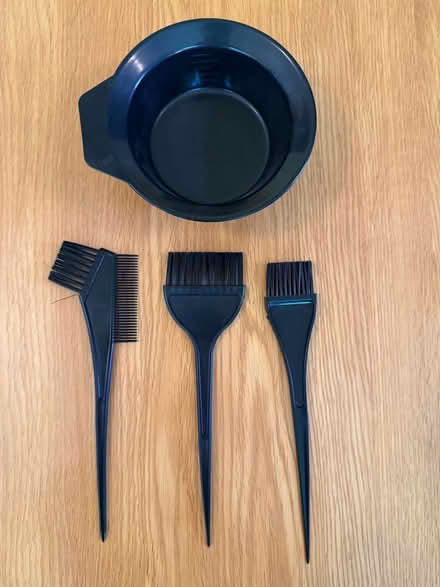 Photo of free Hair colouring bowl and applicators (Priestwood RG42) #1