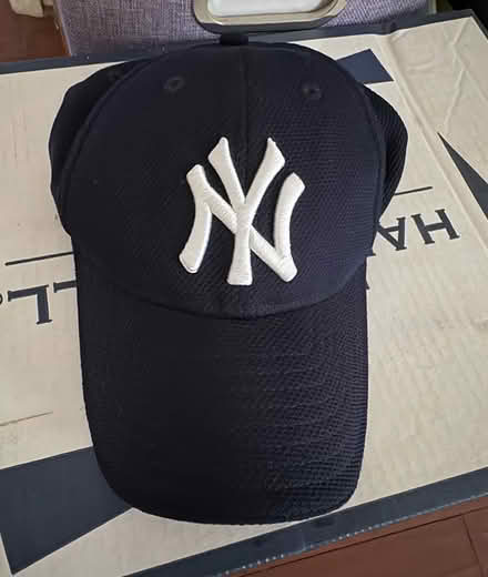 Photo of free Yankees Stretch-Fit Cap (M/L) (Abingdon) #1