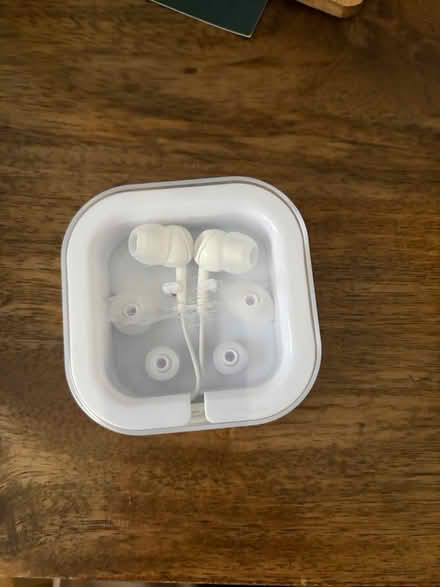 Photo of free In ear head phones/buds (Sutton SM1) #1