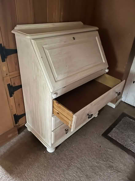 Photo of free Pine Bureau (Stockgrove LU7) #3