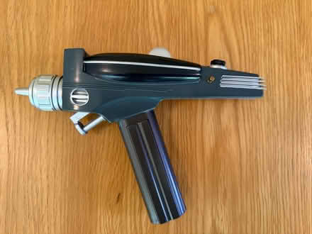 Photo of free Replica Star Trek (original series) phaser pistol (toy) (Priestwood RG42) #1