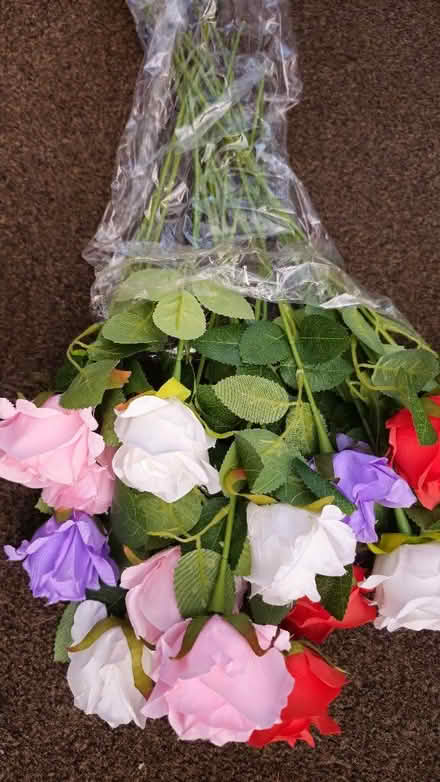 Photo of free 20 Artificial roses. (Tilekiln TN38) #2