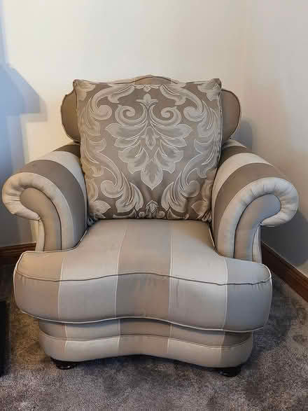 Photo of free 3 x piece suite (Loghglynn castrea) #3