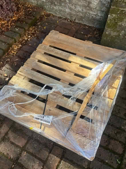 Photo of free Wooden pallet and dismantled packing crate – Richmond T (Richmond TW9) #1