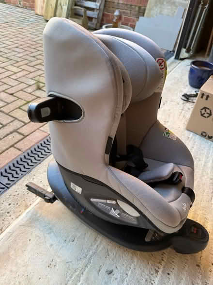 Photo of free Joie iSpin 360 car seat (Haywards Heath, RH17) #4