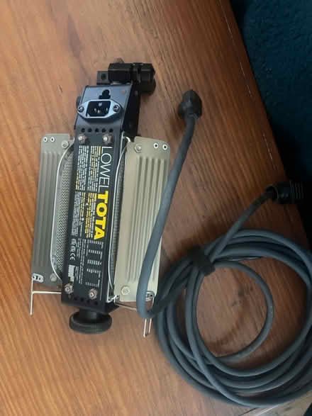 Photo of free BROKEN light (Hawthorne) #1
