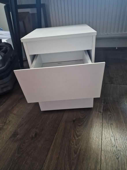 Photo of free Chest of Drawers Bedside (earls court W8) #3