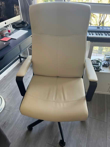 Photo of free 2 Ikea office chairs (Terriers HP13) #3