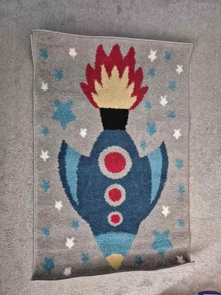 Photo of free Rocket/space/stars rug (Sheering CM22) #1