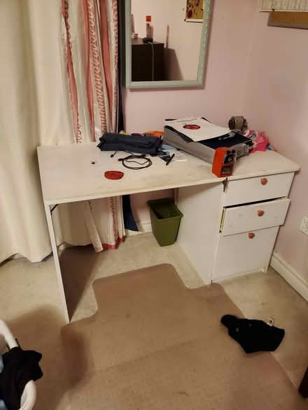 Photo of free Desk (Oakridges Yonge & Bloomington) #1