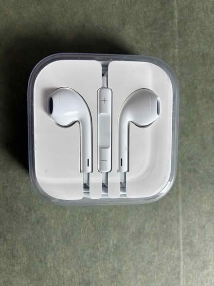Photo of free Wired Earpods (13 Mile & Haggerty) #1