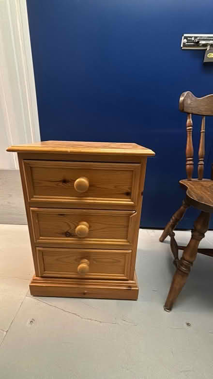 Photo of free Beside table (SW18) #1
