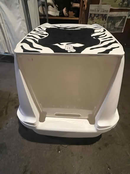 Photo of free Covered cat litter box w/ door (East Capitol Hill Miller Park) #2