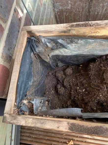 Photo of free Long wooden planter (De Beauvoir Town N1) #4