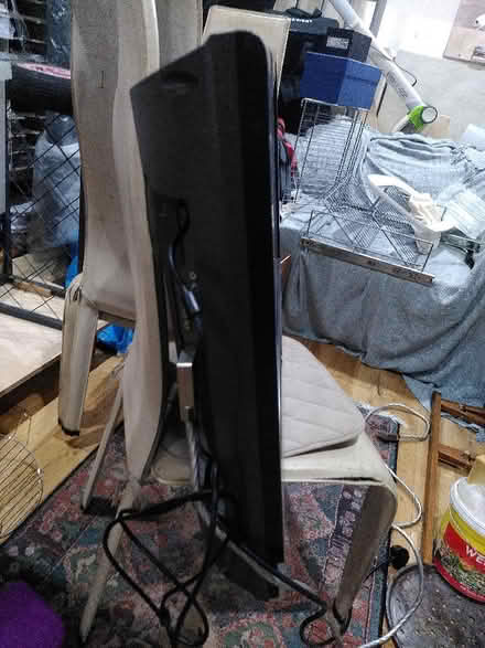 Photo of free TV DM tech with DVD player included (Surrey Quays SE16) #2