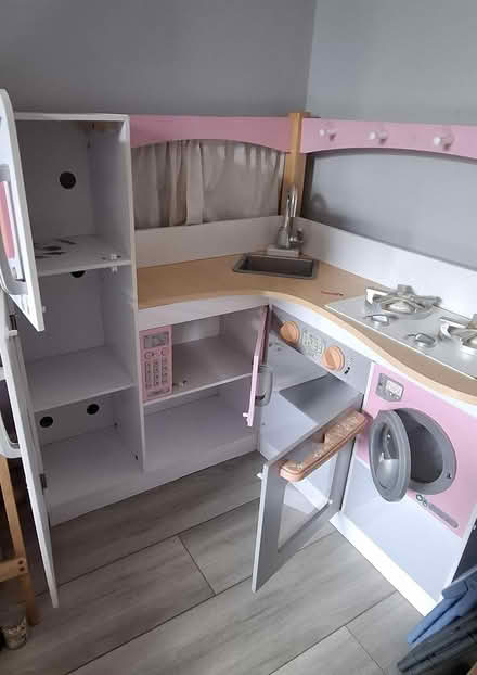 Photo of free Kids kitchen (Croydon CR2) #4