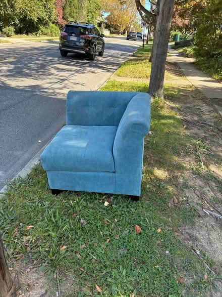 Photo of free blue corner couch (Upper Darby) #1