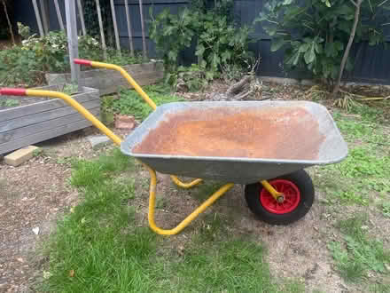 Photo of free One wheel wheelbarrow (Sydenham SE26) #1