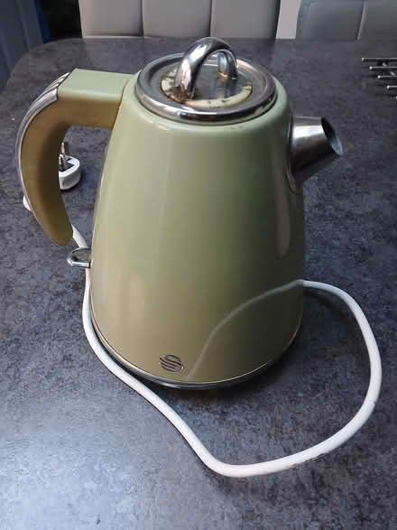 Photo of free Retro Swan Kettle (Dawlish EX7) #1