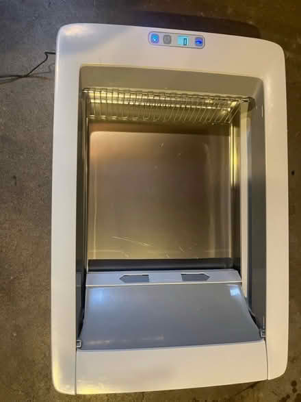 Photo of free PetSafe WiFi auto-scoop litter box (East Capitol Hill Miller Park) #1