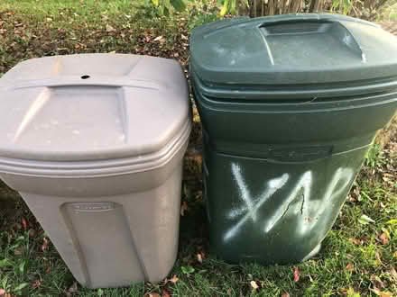 Photo of free 2 Trash Cans (Aurora (N Seattle/ Shoreline)) #1