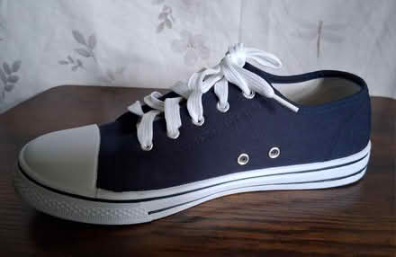 Photo of free Womens canvas shoes size 7 (Brixton SW9) #2