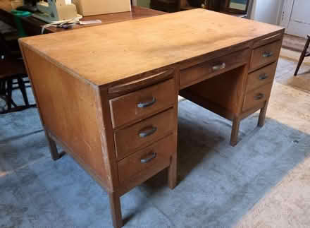 Photo of free Desk with drawers (Swyre DT2) #1
