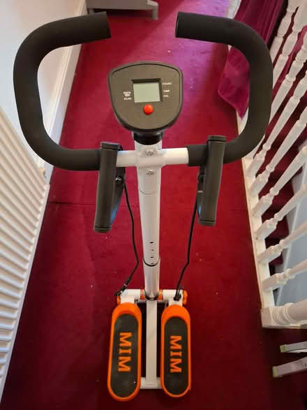 Photo of free Manual step machine (Moldgreen HD5) #1