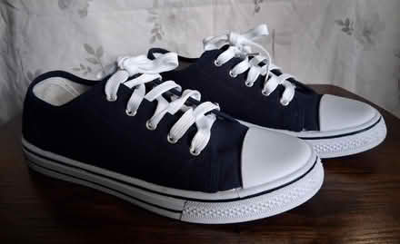 Photo of free Womens canvas shoes size 7 (Brixton SW9) #1