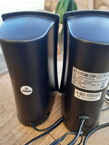 Photo of free Small multimedia hi-fi speakers x2 (Penrith CA11) #2