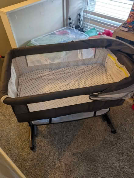 Photo of free Bassinet hardly used (West Conshohocken) #2
