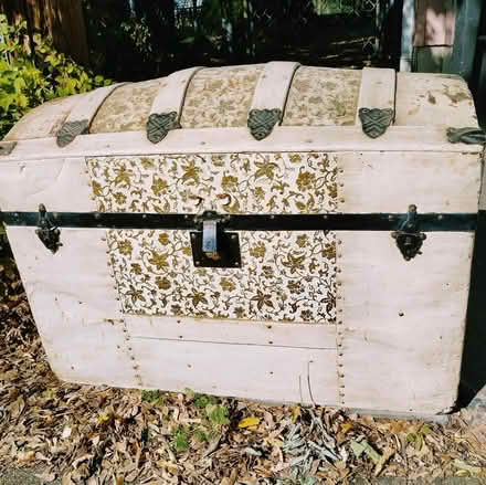 Photo of free Antique trunk (Lex Ham) #1