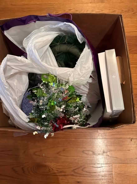 Photo of free Christmas decorations (Riverdale, Bronx, New York) #1