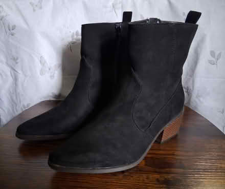 Photo of free Womens ankle boots size 7 (Brixton SW9) #1