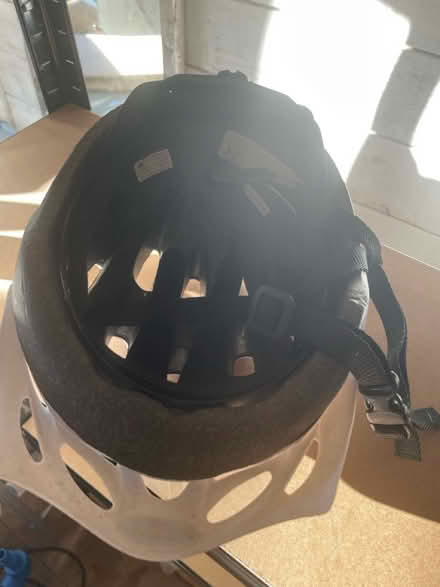 Photo of free Women’s bike helmet (Witton Gilbert DH7) #2