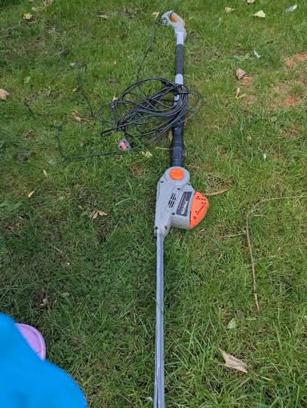 Photo of free Long arm hedge trimmer. Has stopped working. Could be fuse? (Bearton SG5) #1
