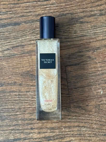 Photo of free VS Tease Shimmer Fragrance Oil (Clason Point Bronx NY) #1