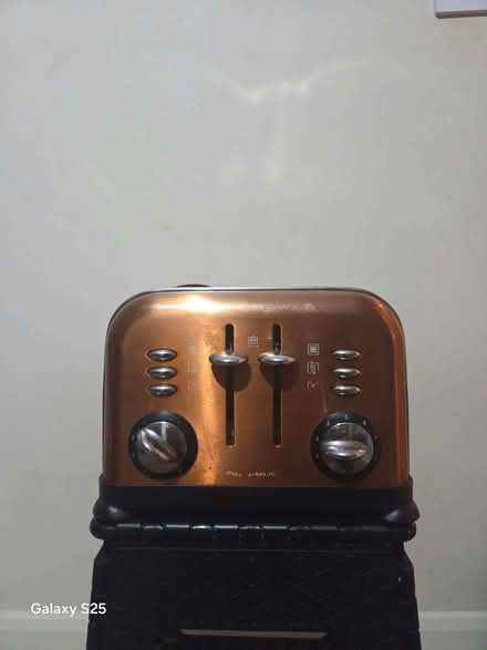 Photo of free Morphy Richards 4-Slice Toaster – Good Condition (Frog Island LE4) #1