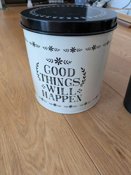 Photo of free Biscuit Tin (W5) #1