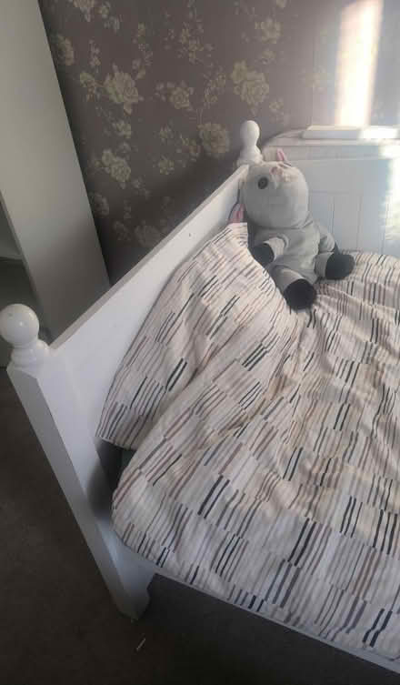 Photo of free White single day bed (Surbiton KT6) #4